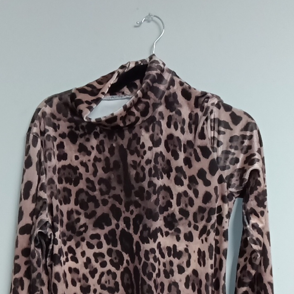 Leopard Print Long Sleeve Top